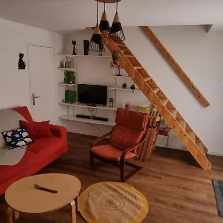 Jolie Dependance Avec Cour Interieure 2 Chambres 3 Places *